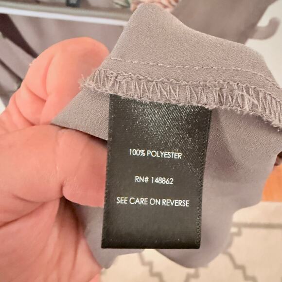 EUC Torrid gray sleeveless top with pink roses - Picture 4 of 5